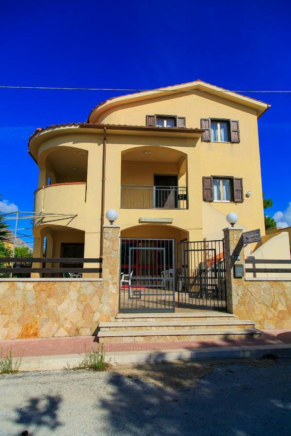 Апарт отель Casa Vacanze L'Orizzonte Вальдериче Экстерьер фото